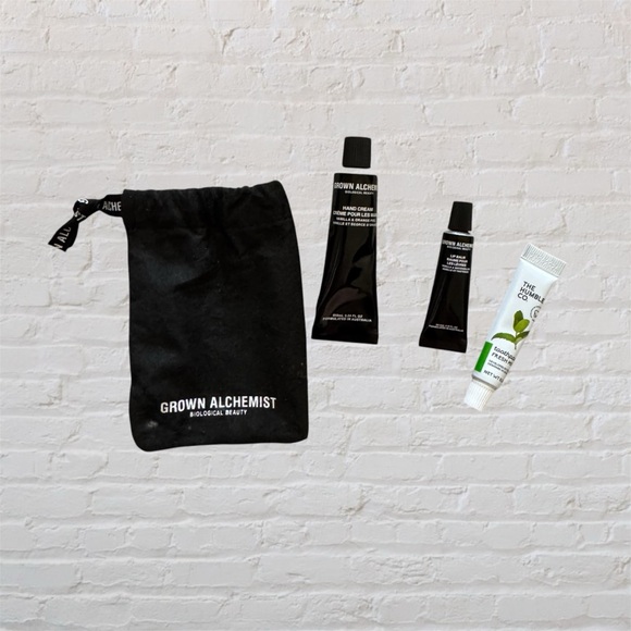 💕 🛍🏙3️⃣ for $1️⃣5️⃣ 🆕 Grown Alchemist travel lotion and lip balm set - Picture 1 of 8